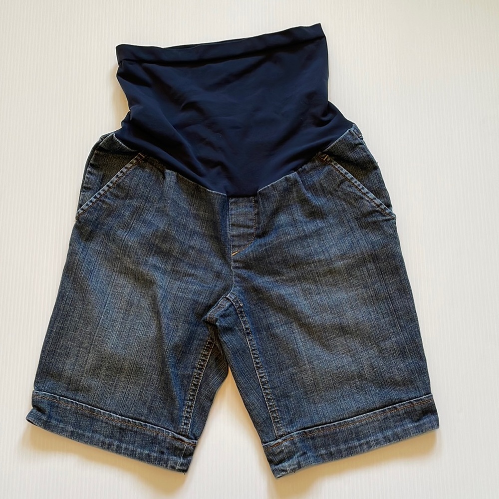 American Star denim full panel maternity shorts.  Size Small